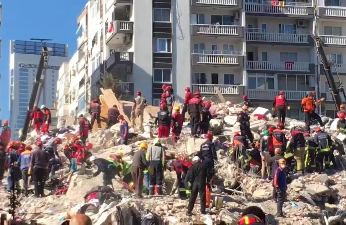 السفارة المغربية بأنقرة التركية … تضع أرقام الهاتف والبريد الإلكتروني للتواصل مع الجالية المغربية إثر فاجعة الزلزال.