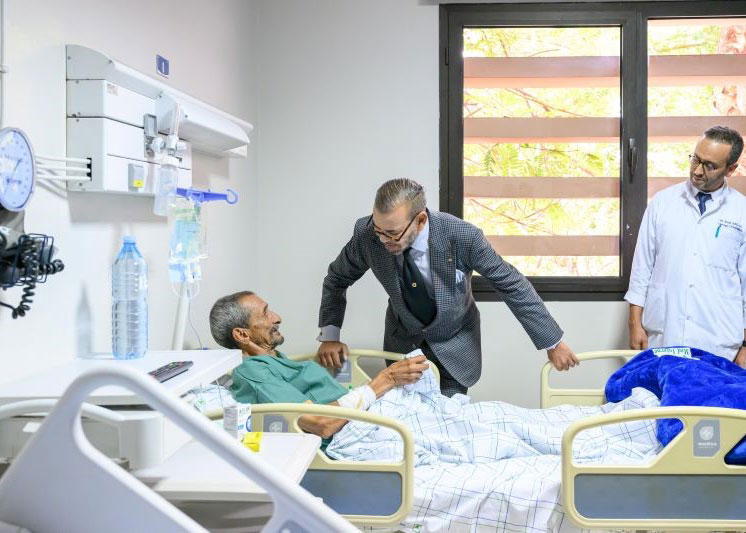 صاحب الجلالة الملك محمد السادس يتفقد الحالة الصحية لضحايا زلزال الحوز و يتبرع بالدم بمستشفى مراكش